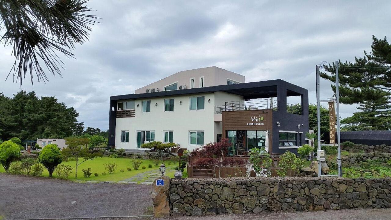 Moon Forest Guesthouse Jeju Exterior photo