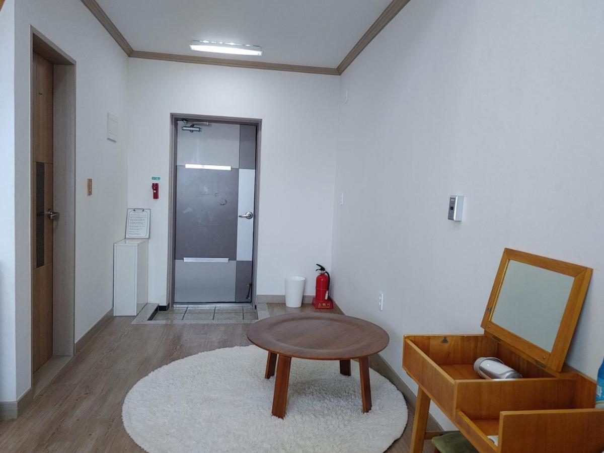 Moon Forest Guesthouse Jeju Exterior photo